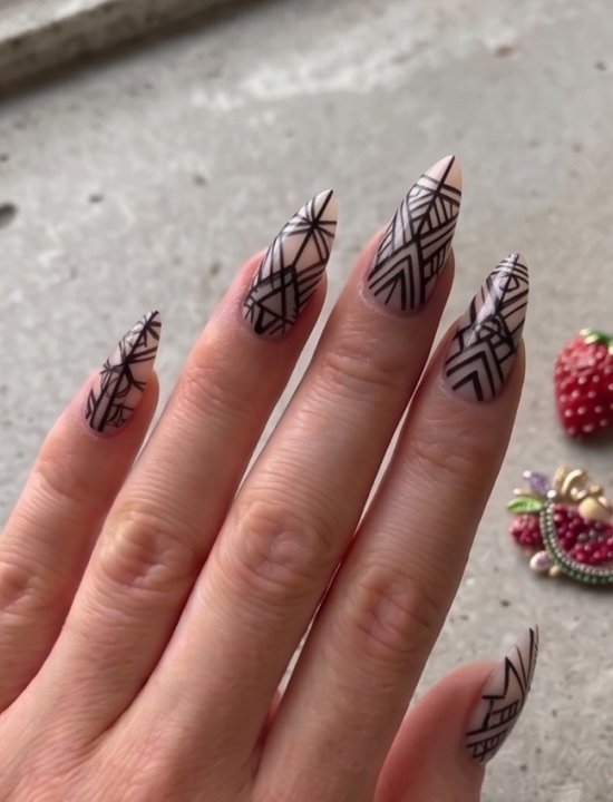 Lavara swirl abstract press-on nails design