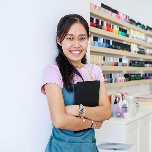 Chloe, press-on nail brand founder and wholesale nail glue customer